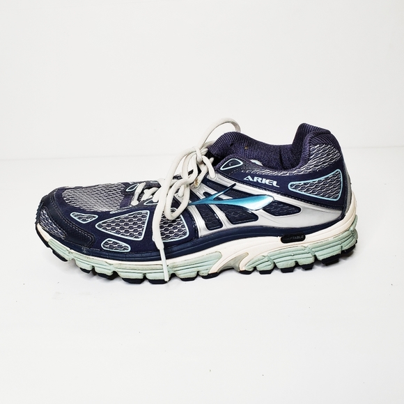 brooks ariel size 10